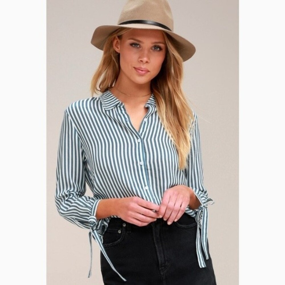 Amuse Society Blue & White Striped Button-Front Blouse NWT Size Small Coastal